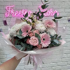 Нежный розовый  мини-букет из сборных цветов