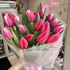 Букет из 19 розовых тюльпанов в упаковке