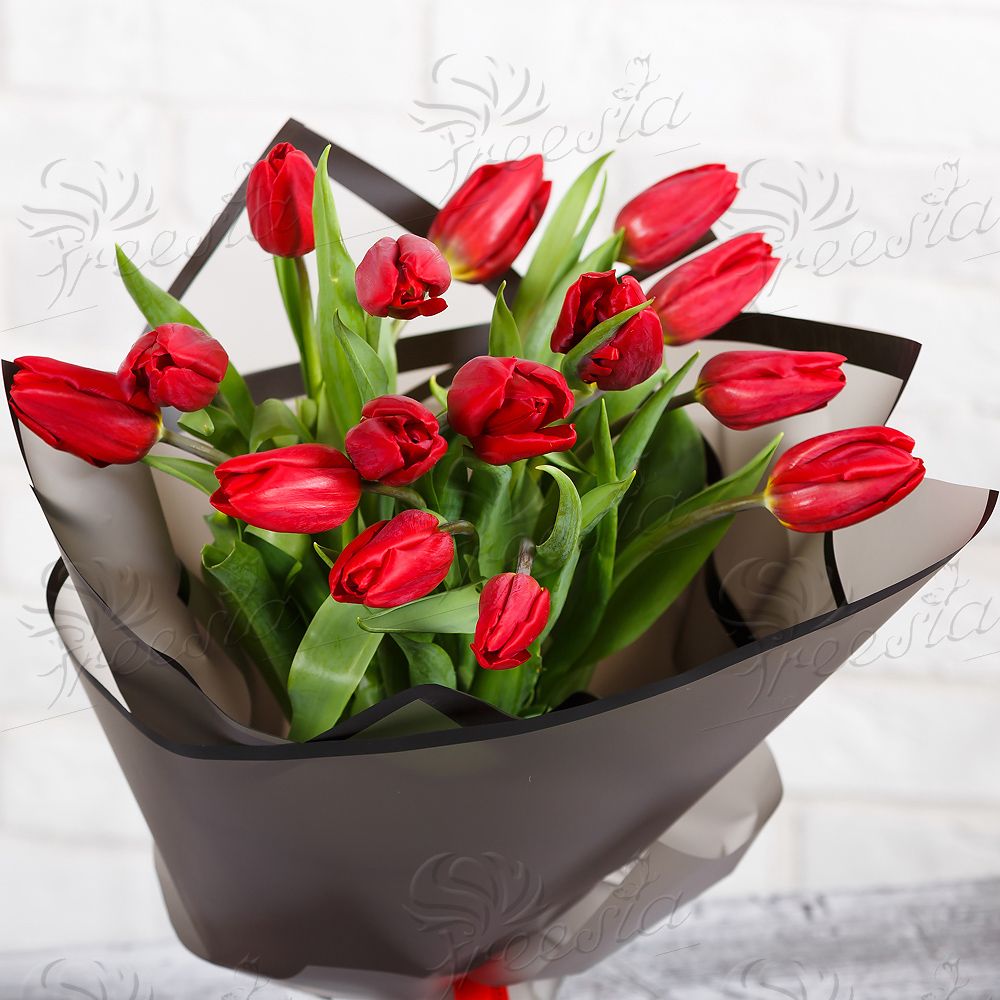 Букет из красных тюльпанов "Необыкновенной"