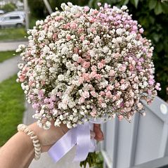 Свадебный букет из бело-розовой гипсофилы