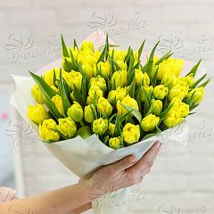 Букет из желтых махровых тюльпанов