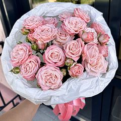 Букет из кустовых роз «Мадам Бомбастик» в кальке