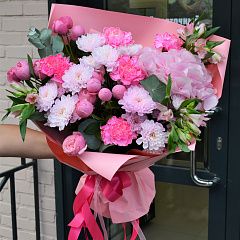 Розовый букет из сборных цветов