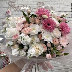 Букет сборный из роз, хризантемы, матиолы и др.цветов