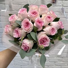 Букет из роз «Мандала» и эвкалипта