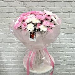Букет бело-розовых хризантем