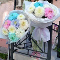 Букет из разноцветных хризантем Магнум
